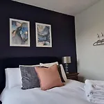 Idyllic Abode In Picturesque Clifton Village *