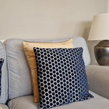 Idyllic Abode In Picturesque Clifton Village *