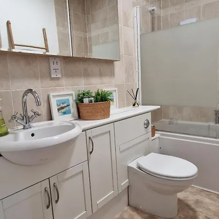 Idyllic Abode In Picturesque Clifton Village *