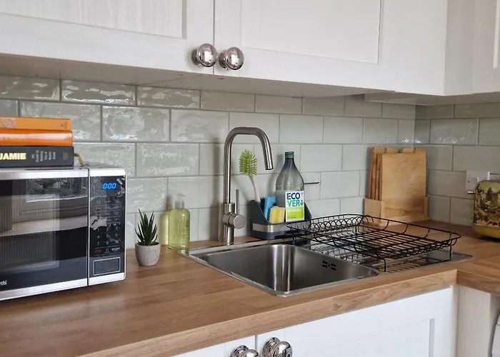 Apartment Idyllic Abode In Picturesque Clifton Village Bristol