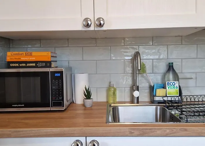 Idyllic Abode In Picturesque Clifton Village Apartment *