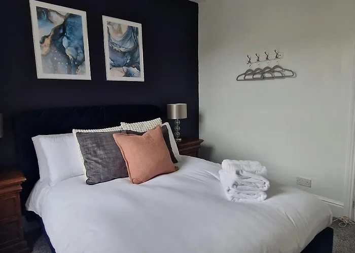 Idyllic Abode In Picturesque Clifton Village شقة