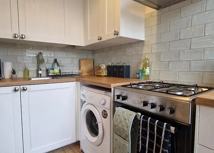 Idyllic Abode In Picturesque Clifton Village Bristol