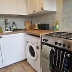 Апартаменты Idyllic Abode In Picturesque Clifton Village *