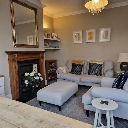 Апартаменты Idyllic Abode In Picturesque Clifton Village *