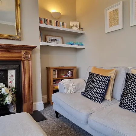 Апартаменты Idyllic Abode In Picturesque Clifton Village
