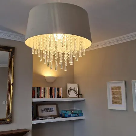 Апартаменты Idyllic Abode In Picturesque Clifton Village *